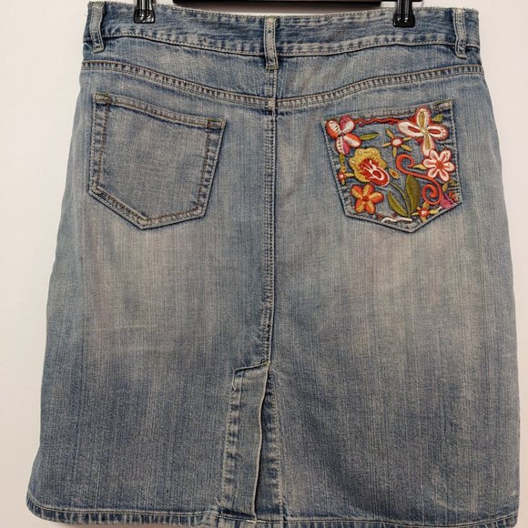 Smart Set Denim Jean Skirt with floral embroidered back pocket - Picture 4 of 6